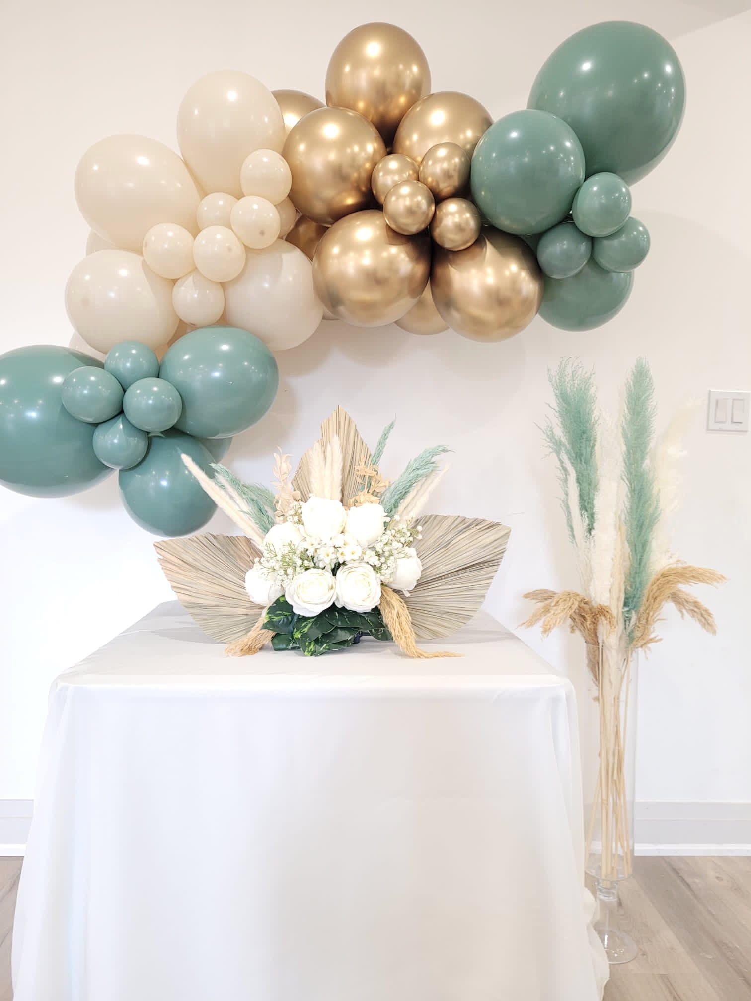 Eucalyptus Balloon Kit